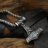 Hammer riipus Viking symbolit