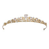 Hieno kultainen tiara