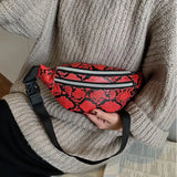 Käärmeennahkainen vyölaukku