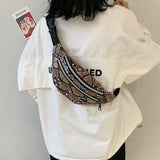 Käärmeennahkainen vyölaukku