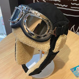 Lentäjän karvahattu Lasien kanssa