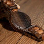 Minimalistinen puinen kello
