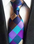 Monivärinen ruudullinen solmio