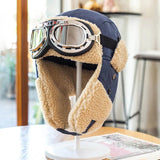 Perinteinen karvalakki Lasien kanssa