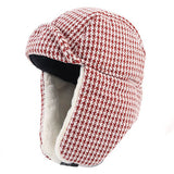 Pinkki ja valkoinen karvalakki