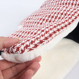 Pinkki ja valkoinen karvalakki