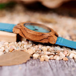 Sininen puinen kello