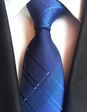 Sininen ruudullinen solmio