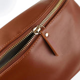 Suuri minimalistinen vyölaukku naisille