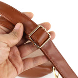 Suuri minimalistinen vyölaukku naisille