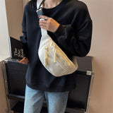 Suuri moderni vyölaukku