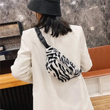 Tekoturkis vyölaukku