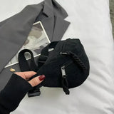 Trendikäs samettinen vyölaukku