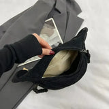 Trendikäs samettinen vyölaukku