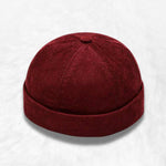 Tummanpunainen Docker-hattu