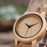 Yksinkertainen puinen kello
